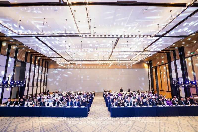 回元堂莪冰®草本抑菌凝胶荣登“2024-2025家庭常备医疗器械与消毒用品上榜品牌”!