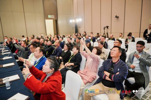 有爱无碍，适老有方——李胜塔在第19届成长型医药企业发展大会银发经济研讨会分享药店改造新范式，引发行业共振