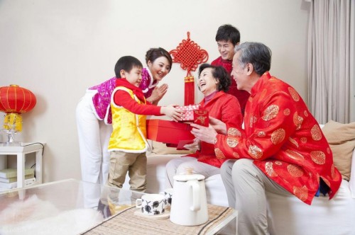 健康关怀成礼赠新焦点：一份给长辈的“生命投资”