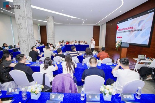 银潮下的药店进化：李胜塔在南京正大天晴共创会深度解读“健康驿站+长者友好”融合之道