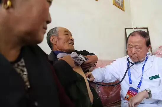 步长制药终身荣誉董事长赵步长教授：把共铸中国心活动进行到底！