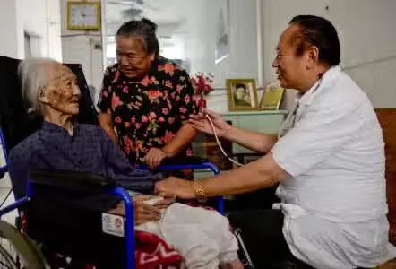 步长制药终身荣誉董事长赵步长教授：把共铸中国心活动进行到底！