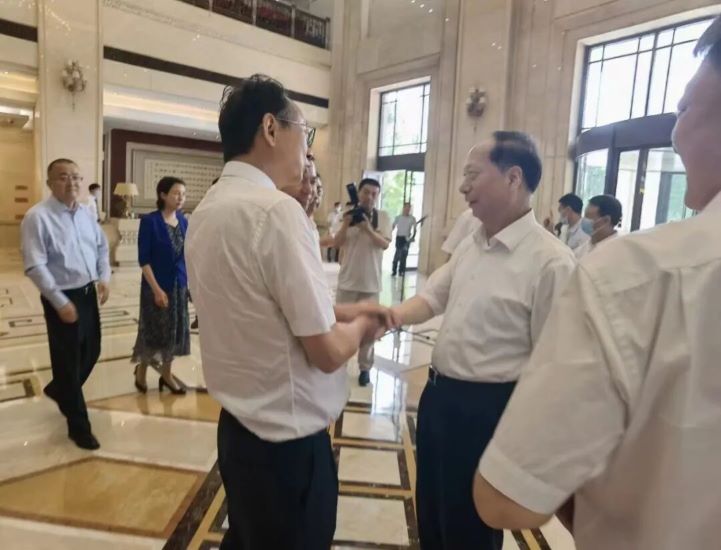 步长制药终身荣誉董事长赵步长教授：把共铸中国心活动进行到底！