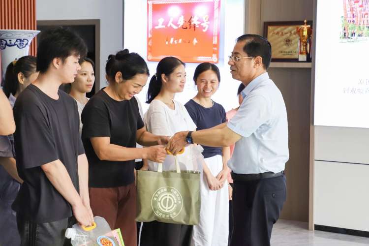 兴宾区总工会&ldquo;夏送清凉&rdquo;走进双蚁药业