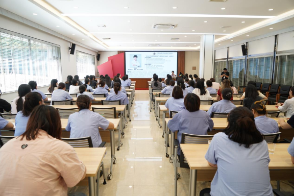守护 “她健康”|全国“最美医生”走进佐力药业 女性健康密码