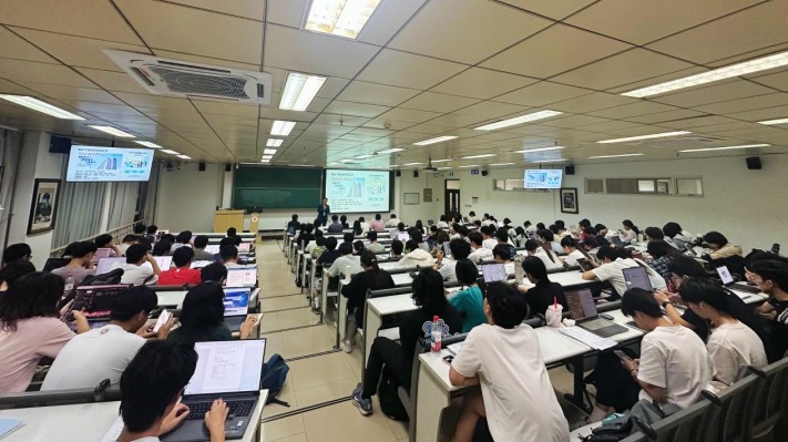从专业到卓越｜佐力药业总经理走进北京大学，与青年学子共话医药未来