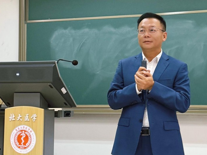 从专业到卓越｜佐力药业总经理走进北京大学，与青年学子共话医药未来