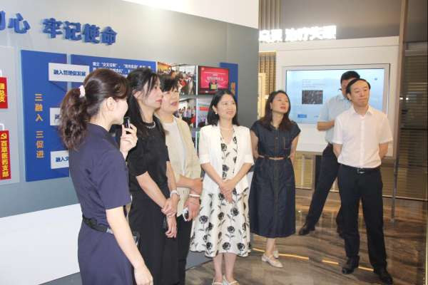 人社部及省人力社保局相关领导一行莅临公司参观调研