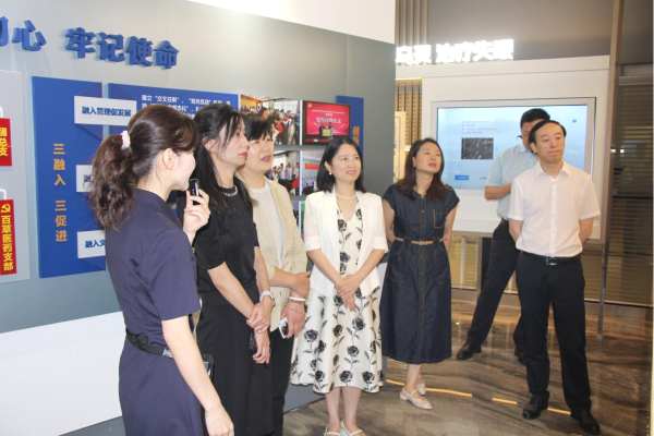 人社部及省人力社保局相关领导一行莅临公司参观调研